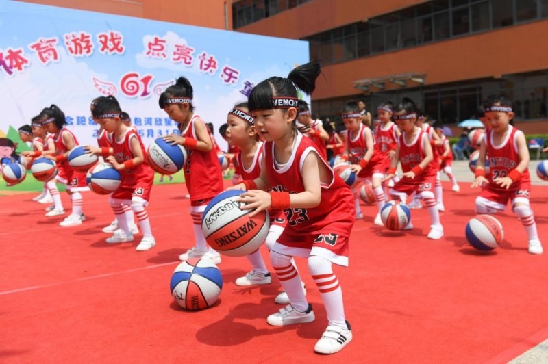 向鹏迎战张本智和 林诗栋梁靖崑陈垣宇扎堆